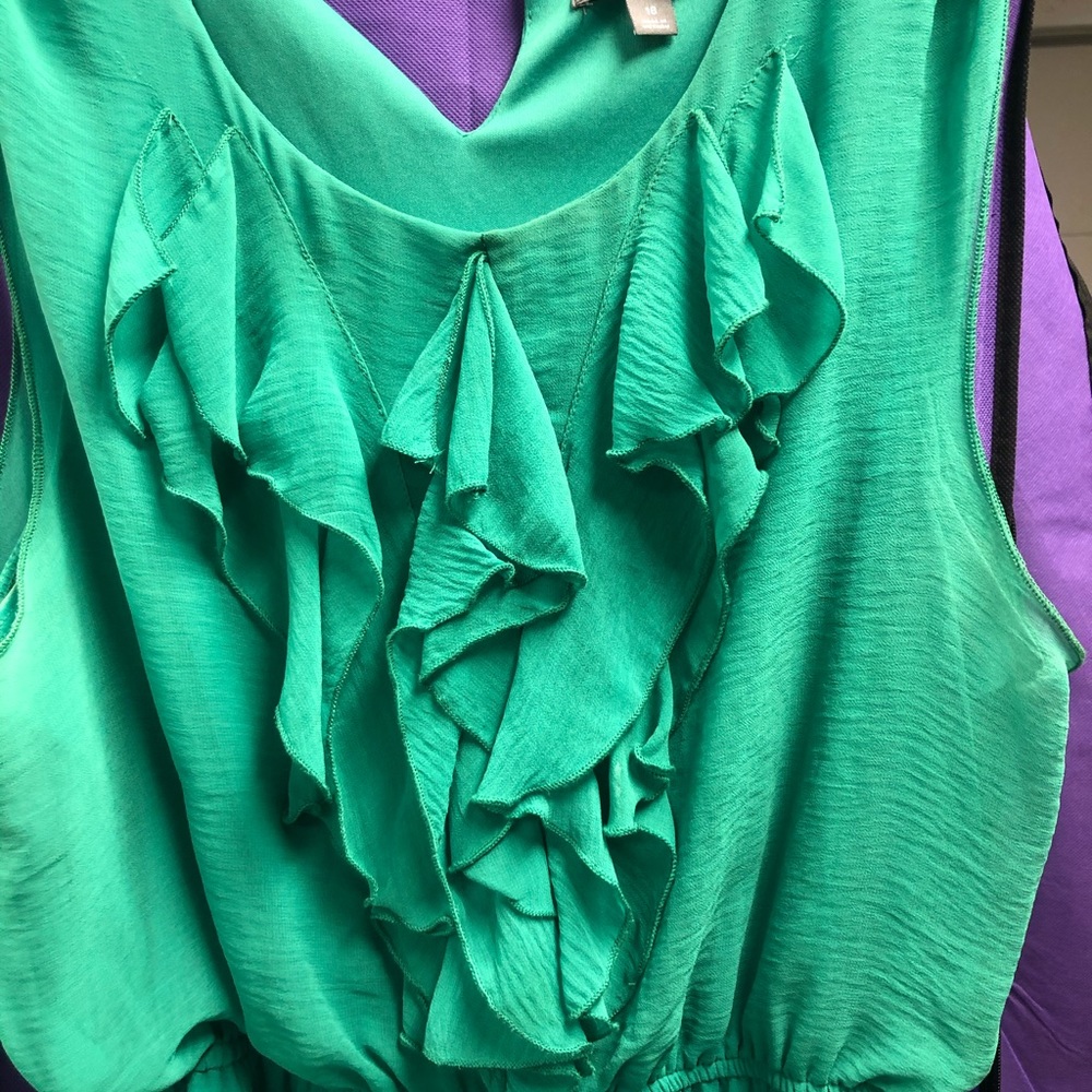 Green - Picture 2 of 4